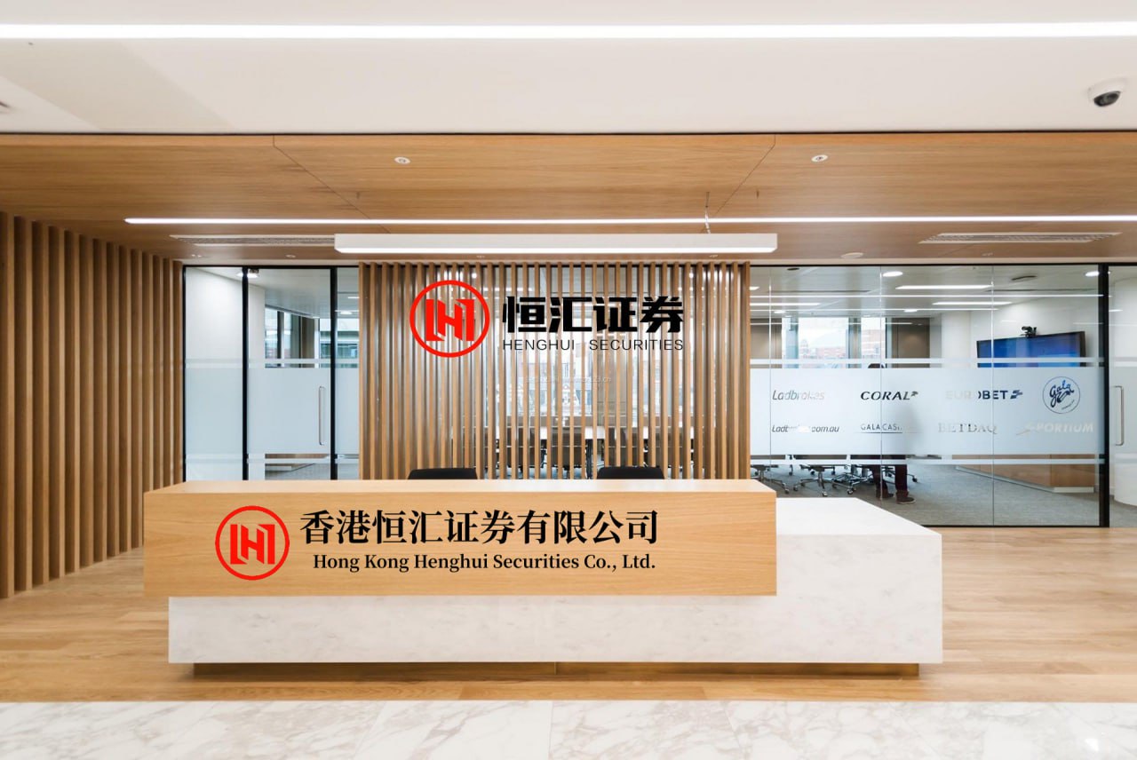 淘优配APP下载 赛琳娜新动态惊呆网友：她竟公开亲吻丈夫的...
